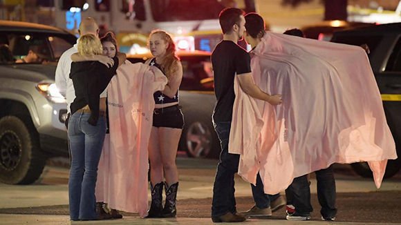 De los 25 heridos, 23 son leves y acudieron a los hospitales por su propio pie, mientras que otras dos personas fueron transportadas en ambulancia, indic&oacute; el cuerpo de bomberos de Ventura.