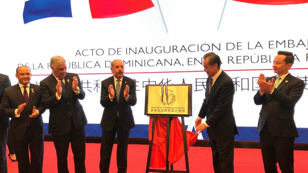  Danilo Medina, inaugur&oacute; hoy la embajada de ese pa&iacute;s caribe&ntilde;o en Pek&iacute;n tras el establecimiento de las relaciones diplom&aacute;ticas