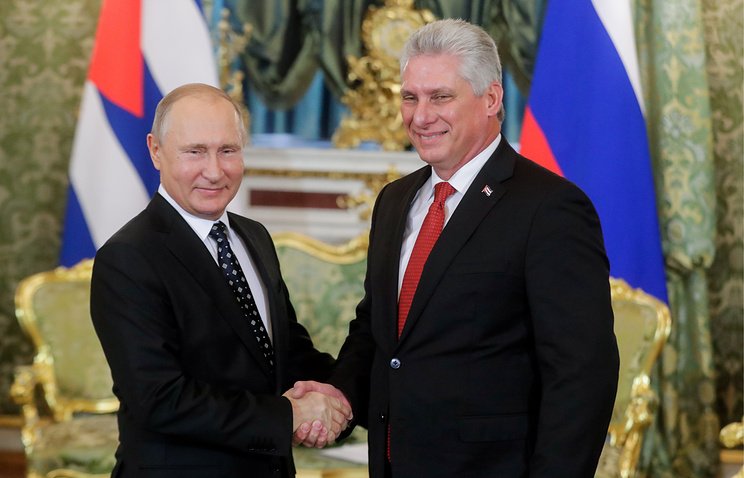En su primer viaje oficial como mandatario cubano a Rusia, D&iacute;az-Canel se reuni&oacute; hoy durante casi dos horas con Putin, a quien invit&oacute; a visitarle en 2019