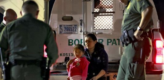 Los arrestos en la frontera sur de EE.UU. de inmigrantes indocumentados alcanzaron el pasado mes de octubre la mayor cifra (50.975) desde que Donald Trump llegara a la Casa Blanca