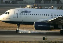 La ignición de un computador provoca la evacuación de un avión en Nueva York La aerolínea estadounidense JetBlue, la primera compañía de Estados Unidos en operar vuelos comerciales a Cuba en 2016 después de más de 50 años. (Foto de twitter)