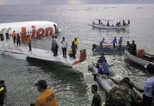 Nuevas querellas contra Boeing por el accidente de Lion Air que mató a 189 El fallo detectado puede causar en determinadas circunstancias que el morro del avión descienda de forma excesiva.