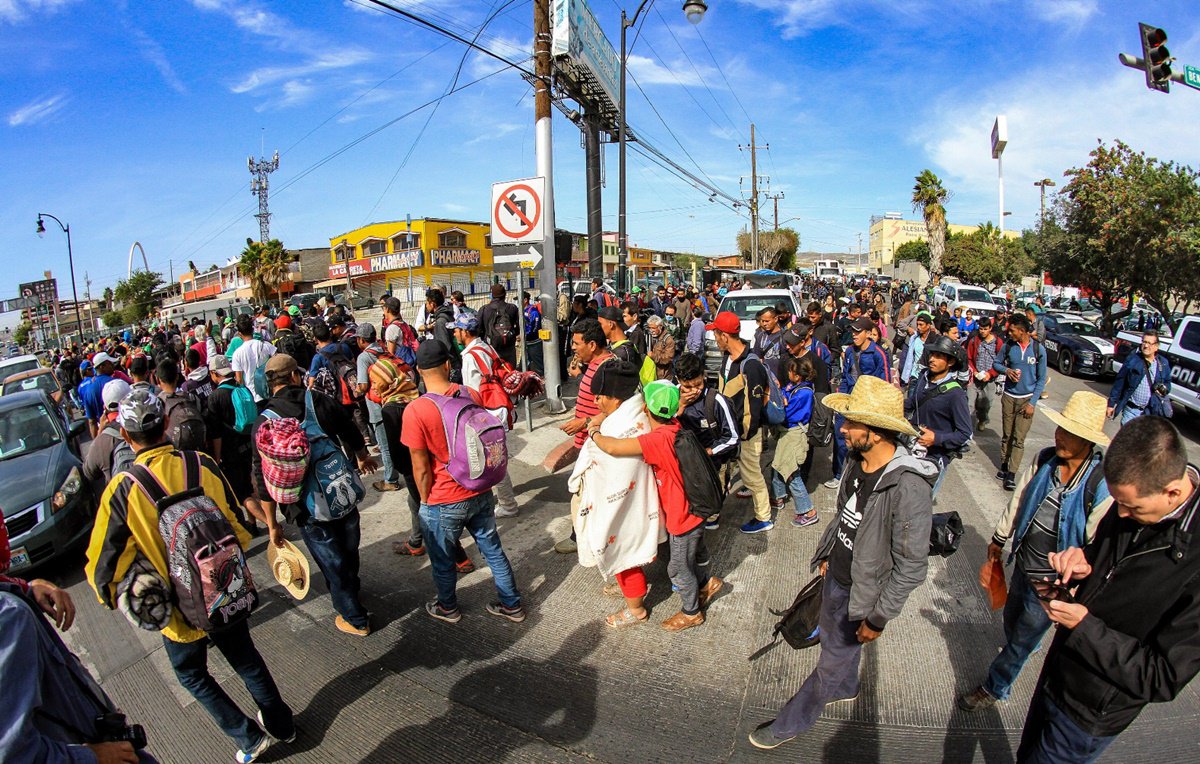 Estados Unidos celebra hoy el Día de Acción de Gracias, una festividad que conmemora la fecha en que colonos europeos y nativos americanos se sentaron juntos a la mesa, en un ambiente enrarecido por los constantes ataques a la inmigración por parte de la Casa Blanca.