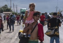 La caravana de migrantes lleva casi un mes en ruta hacia Estados Unidos