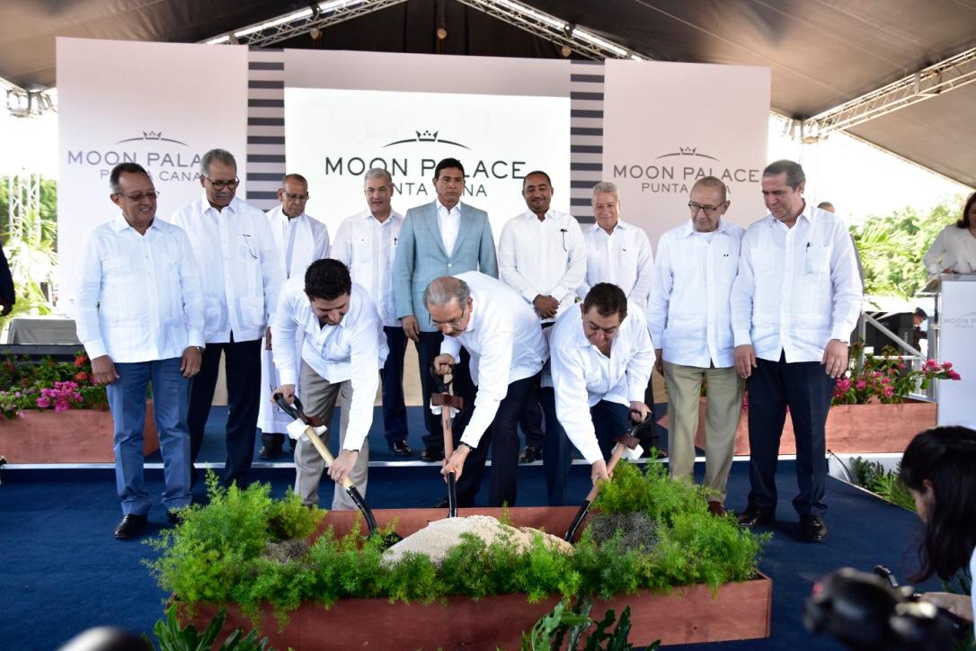  Danilo Medina, asisti&oacute; hoy al inicio de los trabajos de construcci&oacute;n del hotel Moon Palace Punta Cana, ubicado en ese enclave tur&iacute;stico del este del pa&iacute;s, 