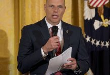 Los demócratas presionaron hoy a Ronald Vitiello, el elegido por el presidente de EE.UU., Donald Trump, para dirigir el Servicio de Inmigración y Control de Aduanas