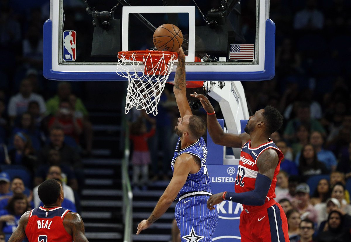 El p&iacute;vot montenegrino suizo Nikola Vucevic aport&oacute; un doble-doble de 21 puntos y 14 rebotes para los Magic de Orlando, que vencieron por 117-108 a los Wizards de Washington