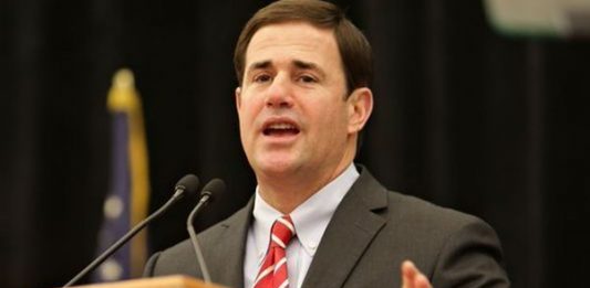 Ducey se confesó muy interesado en trabajar de cerca con el nuevo presidente de México para fortalecer las relaciones comerciales