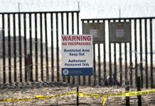 Las familias de migrantes continuaron pagando hoy las consecuencias del cierre del Parque de la Amistad, entre Estados Unidos y México, un punto de encuentro habitual