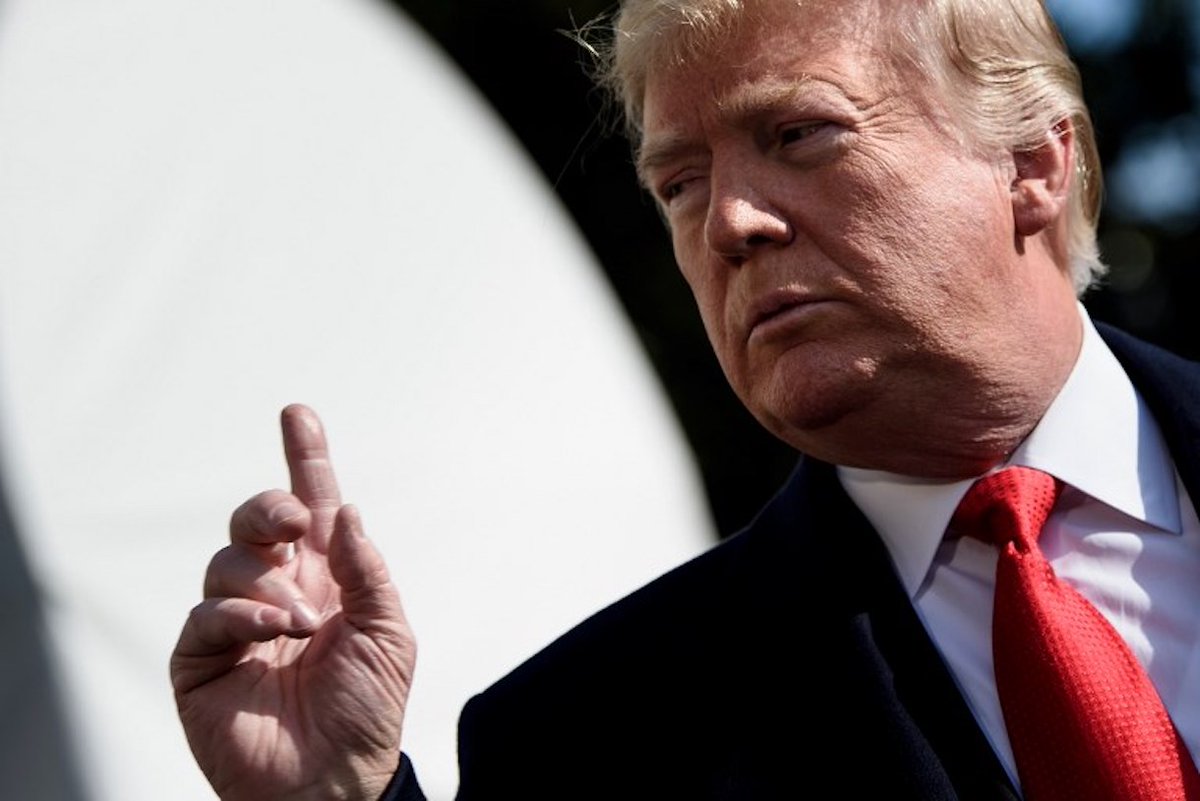 "Cohen est&aacute; siendo una persona d&eacute;bil y est&aacute; tratando de conseguir una reducci&oacute;n de condena", afirm&oacute; Trump a los periodistas en la Casa Blanca,