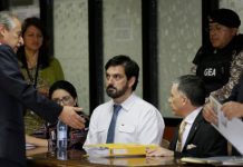 Aprueban en Ecuador extradición de hombre que reclama la mitad de Facebook