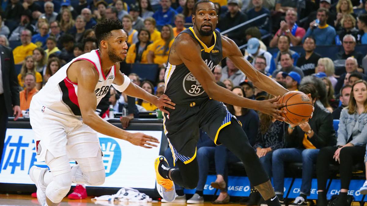  Kevin Durant tuvo 32 puntos, ocho rebotes y siete asistencias, como l&iacute;der encestador de los Warriors de Golden State, que ganaron con facilidad por 125-97 a los Trail Blazers 