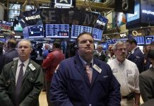 Semana para olvidar en Wall Street El Dow Jones zanjó el viernes con un retroceso del 2,22 por ciento desde el lunes, una cifra que el en caso del Nasdaq fue del 2,15 por ciento y S&P 500 fue de 1,61 por ciento.