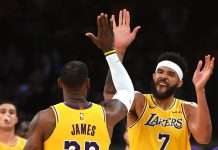 El alero estrella LeBron James aportó 26 puntos, incluido el mate que consiguió en los últimos segundos del tiempo reglamentario de partido que Los Angeles Lakers ganaron por 107-106 a los Hawks de Atlanta.