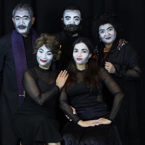  Edison Carrera, Ingrit P&eacute;rez, Edward Azcorra, Emilia Matamoros y Gloria Ospina en El retablillo de don Crist&oacute;bal