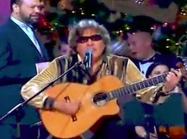 El compositor y cantante puertorriqueño José Feliciano en un disco grabado en 1970 por la disquera RCN populariza el tema Feliz Navidad, que es hasta la fecha, una de las canciones más escuchadas del mundo tanto en castellano como en inglés.