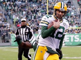 El mariscal de campo Aaron Rodgers mandó para dos envíos de anotación y dirigió a los Packers de Green Bay, que ganaron a domicilio en el tiempo extra por 38-44 a los Jets de Nueva York. (Foto de twitter)