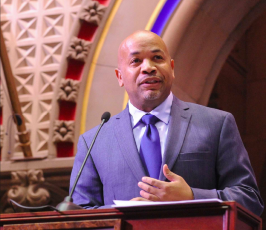 El presidente de  la Asamblea, Carl Heastie