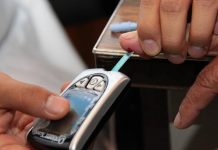 Medir las porciones de comida, mantener apego al tratamiento y automonitorearse son las principales acciones que deben seguir especialmente las personas con diabetes en festividades.