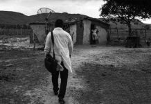 La salida de médicos cubanos expone la desigualdad de Brasil en sanidad Casi un mes después de que el Gobierno cubano anunciara la decisión de retirar a 8.332 galenos del programa "Más Médicos" de Brasil, la atención sanitaria es "crítica" en algunas de las zonas más remotas del país.