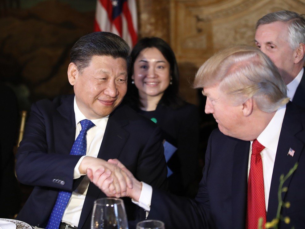 Donald Trump y Xi Jinping, acordaron durante la cumbre del G20 en Argentina enterrar temporalmente el hacha de la guerra comercial que mantienen desde hace meses.