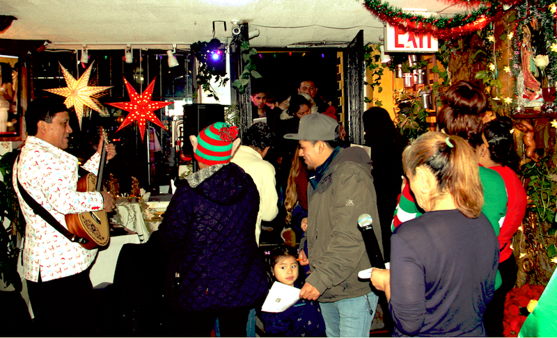 Finalmente y luego del canto de la estrofa final, se les abren las puertas para que entren los peregrinos y se les da posada, adem&aacute;s de romper la pi&ntilde;ata, a los ni&ntilde;os y participantes se les entrega aguinaldos y ponche.