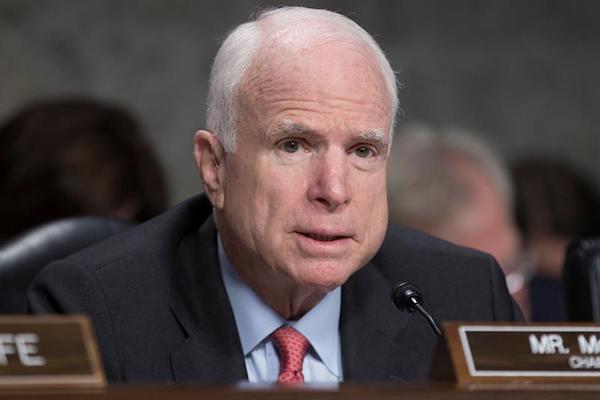 El Senador John McCain.