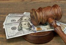 Acusadas 22 personas en Puerto Rico por fraude bancario relacionado a la lotería Un jurado federal acusó ayer a 22 personas por 37 relacionados con el fraude bancario y robo de identidad obteniendo así 560.640,43 dólares de la Oficina de Lotería de Puerto Rico.