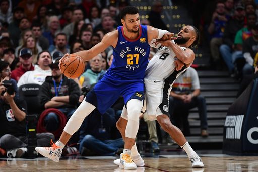 Jamal Murray logró 31 tantos liderando el ataque de los Nuggets de Denver, que vencieron 102-99 a los Spurs de San Antonio.