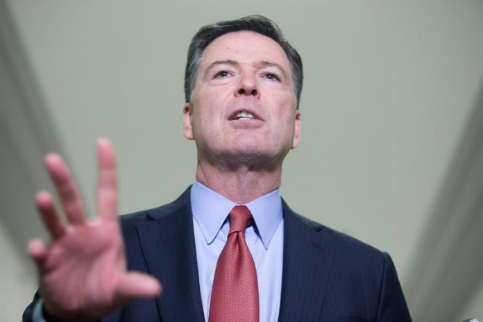 James Comey El exdirector del Buró Federal de Investigaciones (FBI) James Comey acusó este lunes al presidente Donald Trump de querer