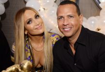 Llegó la Navidad al hogar de Jennifer López y Alex Rodríguez "Los mejores momentos son con estos pequeños", señala el comentario con que la artista de 49 años, de origen puertorriqueño, acompañó la foto.