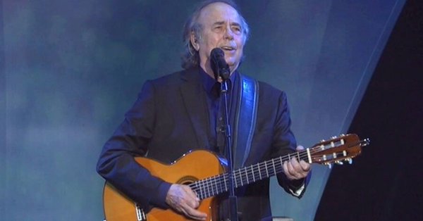 Joan Manuel Serrat entreg&oacute; personalmente al presidente de Ecuador, Len&iacute;n Moreno, un disco autografiado que reposar&aacute; en el recientemente creado Museo del Pasillo.