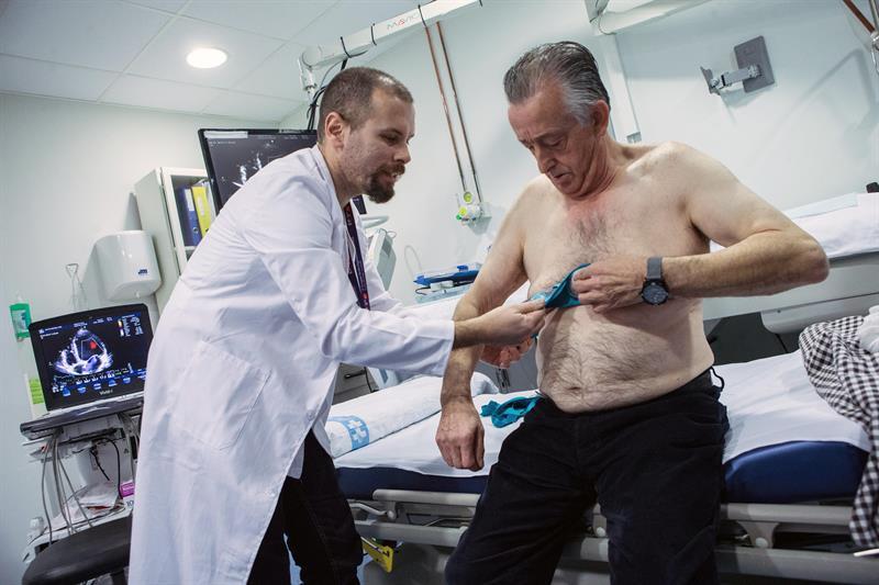 La arritmia es una causa de muerte súbita en adultos mayores y deportistas La arritmia, un padecimiento que se caracteriza por la variación del ritmo de los latidos del corazón, es una de las causas de muerte súbita en adultos mayores y atletas como los futbolistas