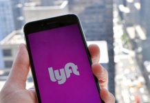 La empresa de transporte Lyft hace oficial su intención de salir a bolsa Lyft es el principal competidor de Uber en Estados Unidos, aunque está lejos de las cifras de negocio de esta plataforma, valorada en unos 120.000 millones de dólares.