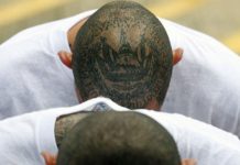 Arrestan en El Salvador a pandillero deportado de EE.UU. y acusado de homicidio El Gobierno atribuye a estas pandillas los altos índices de asesinatos que sitúan al país como uno de los más violentos del mundo.