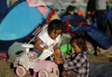 Los demandantes en una acción legal para que el Gobierno restablezca el programa de Menores Centroamericanos (CAM, en inglés), que permitiría el ingreso al país de casi 3.000 niños.