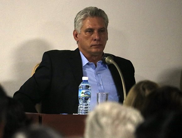  Miguel D&iacute;az-Canel, critic&oacute; hoy la posici&oacute;n "reaccionaria" del presidente electo de Brasil, Jair Bolsonaro, y revel&oacute; que no han regresado a la isla 836 de los m&aacute;s de 8.000 m&eacute;dicos cubanos.