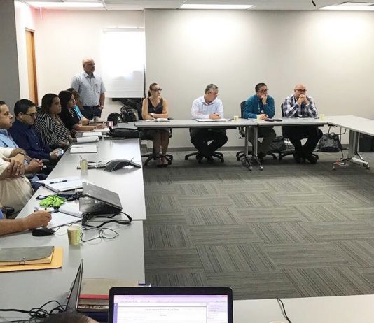 Iris Miriam Ruiz, directivos de dos corporaciones públicas locales, y de las empresas de telefonía e internet, Claro y Liberty, se reunieron para revisar el plan de acción inmediata.