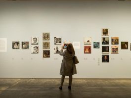 Un conjunto de 80 retratos e imágenes de Richard Avedon que desde hoy se exponen en Arizona (EEUU) redescubre el carácter evocador, sugestivo y elegante de la obra de este artista.