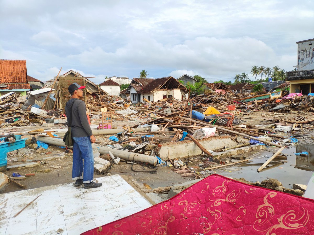La Polic&iacute;a de Indonesia investiga hoy las denuncias de que en al menos un hospital se ha extorsionado a los familiares de las 430 personas que murieron en el tsunami del 22 de diciembre.