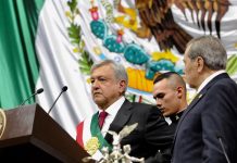 Andrés Manuel López Obrador prestó hoy juramento como nuevo jefe de Estado de México y, de manos del diputado Porfirio Muñoz Ledo,