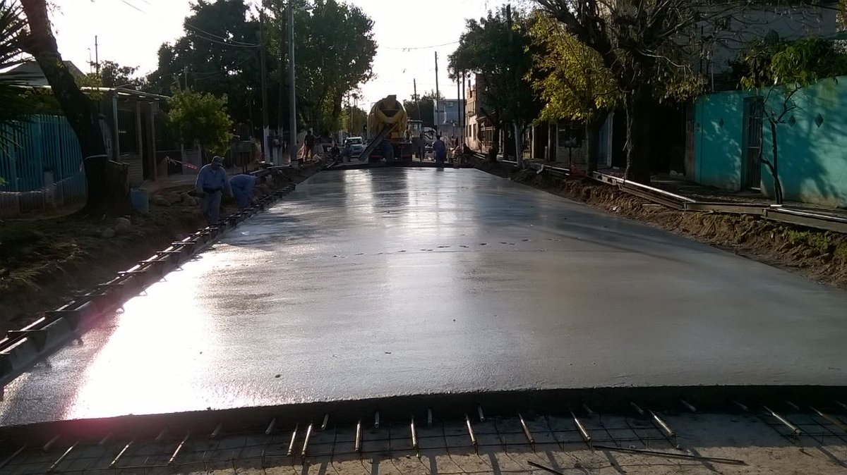 Obreros del Departamento de Transportaci&oacute;n y Obras P&uacute;blicas (DTOP) depositaron unas 3.000 toneladas de asfalto en seis municipios, con el fin de reparar las carreteras de la isla.