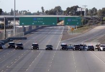 Oficina de Aduanas y Protección Fronteriza cierra paso fronterizo para un simulacro efectivos de este cuerpo con equipos antimotines formaron una línea a lo largo de los doce carriles de entrada de este transitado paso internacional.