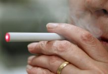 Tabaquismo baja en Nueva York, pero menos entre comunidades negras y latinas Los cigarros electrónicos y los Sistemas Electrónicos de Administración de Nicotina (SEAN) promueven la experimentación y el consumo de cigarros combustibles principalmente entre los jóvenes