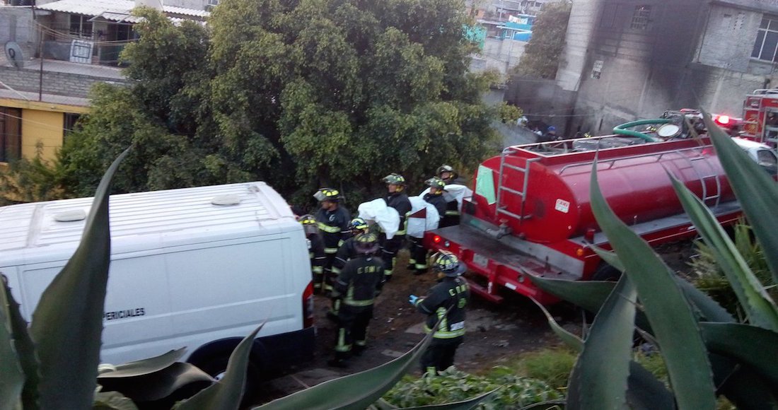 Al llegar al lugar, bomberos y miembros de la Polic&iacute;a Preventiva se encontraron con el inmueble en llamas.