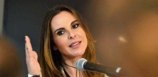 La actriz Kate del Castillo confirmó hoy que visitará México en las próximas fiestas navideñas, una viaje que supone finalizar una ausencia de más de dos años tras los problemas legales que afrontó