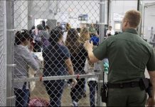Autoridades han comenzado a someter a exámenes médicos a todos los menores inmigrantes bajo su custodia después de que este martes falleciera un segundo niño guatemalteco tras haber sido detenido por cruzar irregularmente la frontera con México.