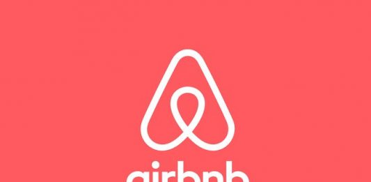 Airbnb, que presentó la demanda junto con la empresa de alojamiento HomeAway, dio la bienvenida a esta decisión calificándola, en medios locales, de "gran victoria" para la compañía y sus usuarios.