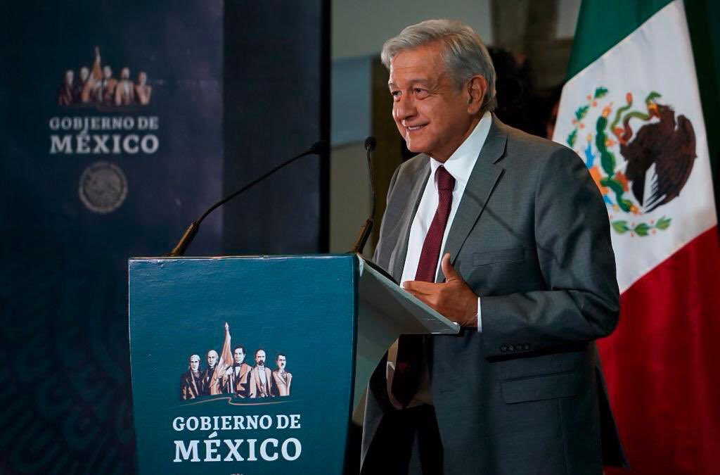 Andr&eacute;s Manuel L&oacute;pez Obrador, ha sido acusado de "simulaci&oacute;n democr&aacute;tica" y de autoritario por anunciar el reclutamiento de 50.000 j&oacute;venes para la Guardia Nacional.