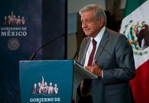 Andrés Manuel López Obrador, ha sido acusado de "simulación democrática" y de autoritario por anunciar el reclutamiento de 50.000 jóvenes para la Guardia Nacional.
